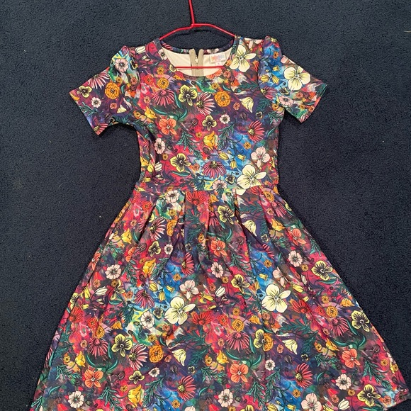 Lot of 8 like new and 1 nwt LULAROE Amelia XS - Picture 8 of 8